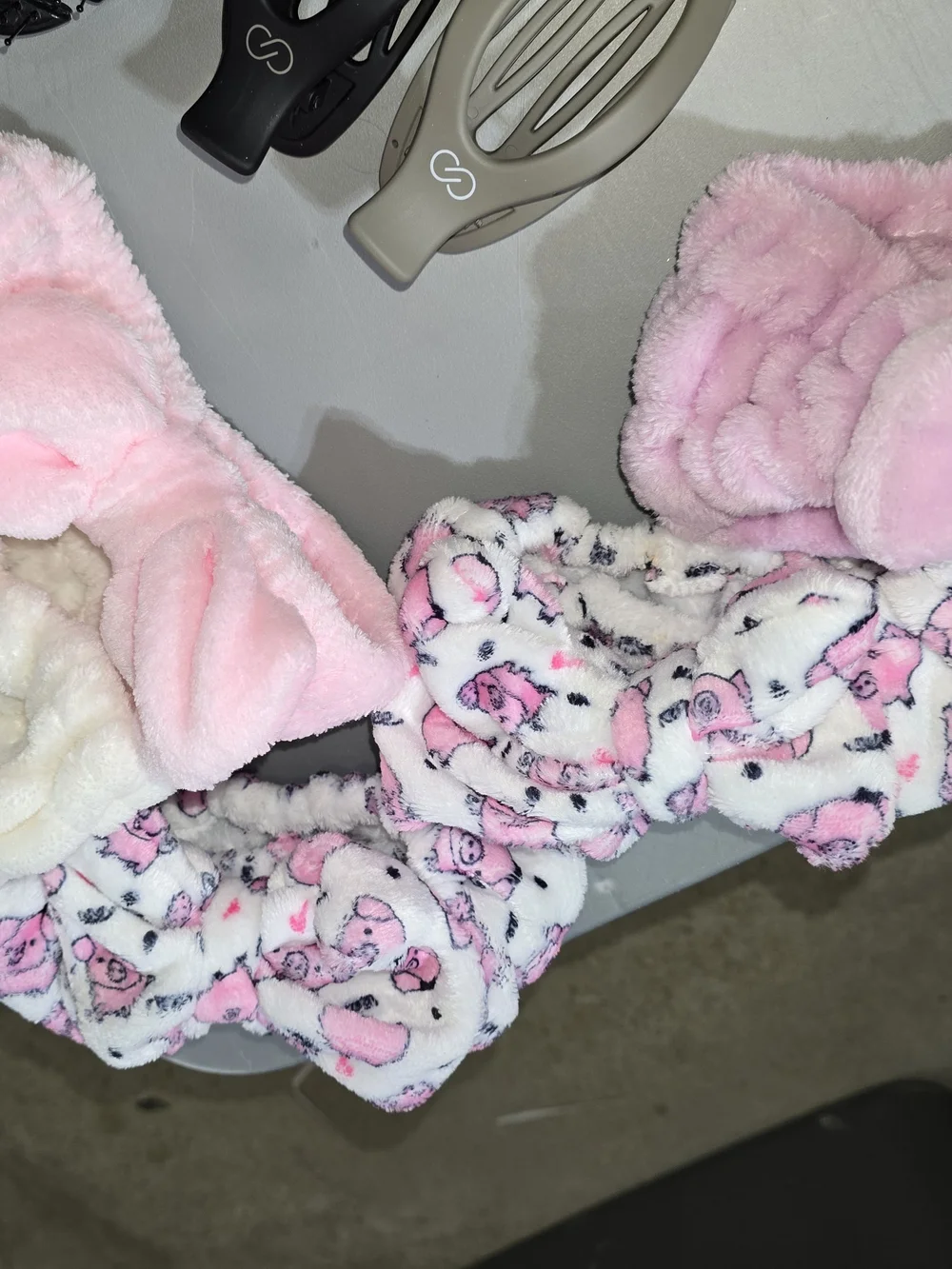 Women's Spa Kit: 2 Brushes, Body Glove And Scrubber, Hair Clips, Head Bands,